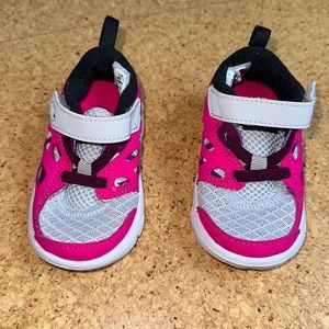 Toddlers pink Nike shoes